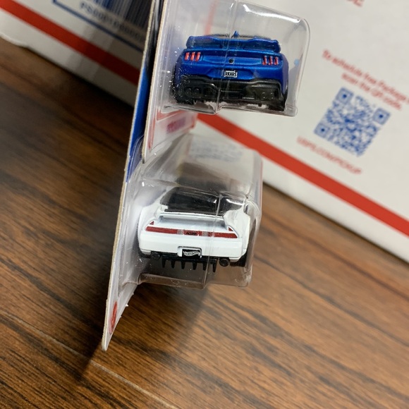 Hot Wheels 90 Acura NSX -Ford Mustang Dark Horse 2car lot - Picture 4 of 6